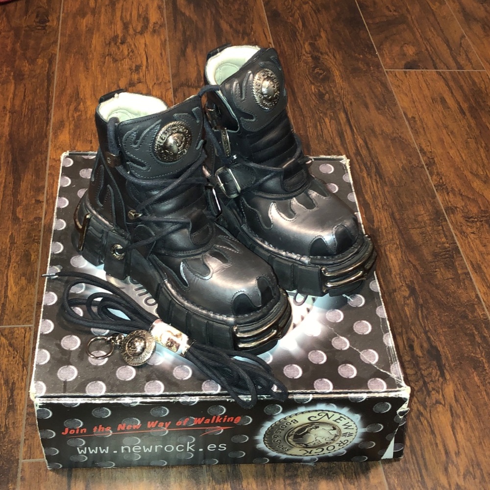 💙SILVER FLAME REACTOR LEATHER ANKLE BOOTS 288-S2